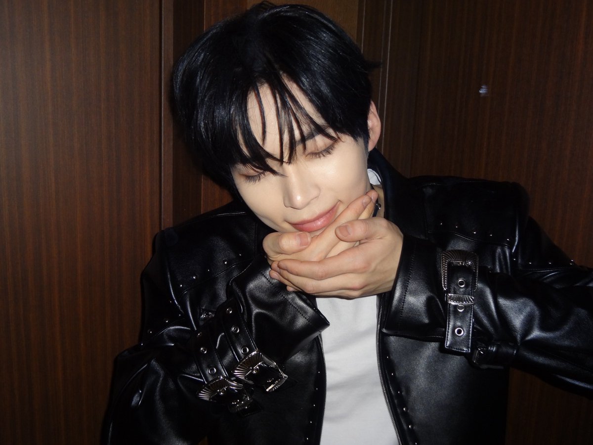 hak0ng's tweet image. 남자성한빈(상태: 내여자오린이들사랑하고그럼이제추구미보여드릴게)