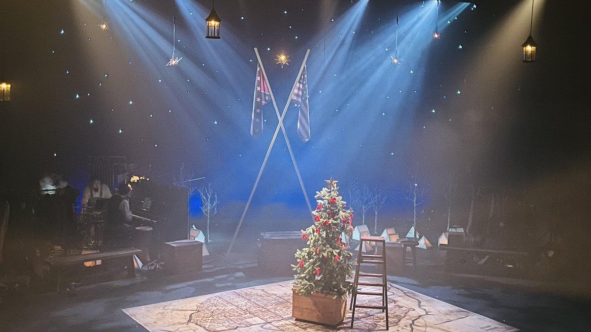 matobamika's tweet photo. 劇団TipTap
『A Civil War Christmas』

クリスマス当日に観劇🎄✨

オムニバス形式の
テンポ良く進む物語を通して
温かさと切なさと平穏な日々への想いで
いっぱいになりました🤣

最高のタイミングで、
最高の2025年観劇を納めることが
出来ました💓

来年も沢山の素敵な作品と
出会えますように☺️ https://t.co/jT1cihxuOK