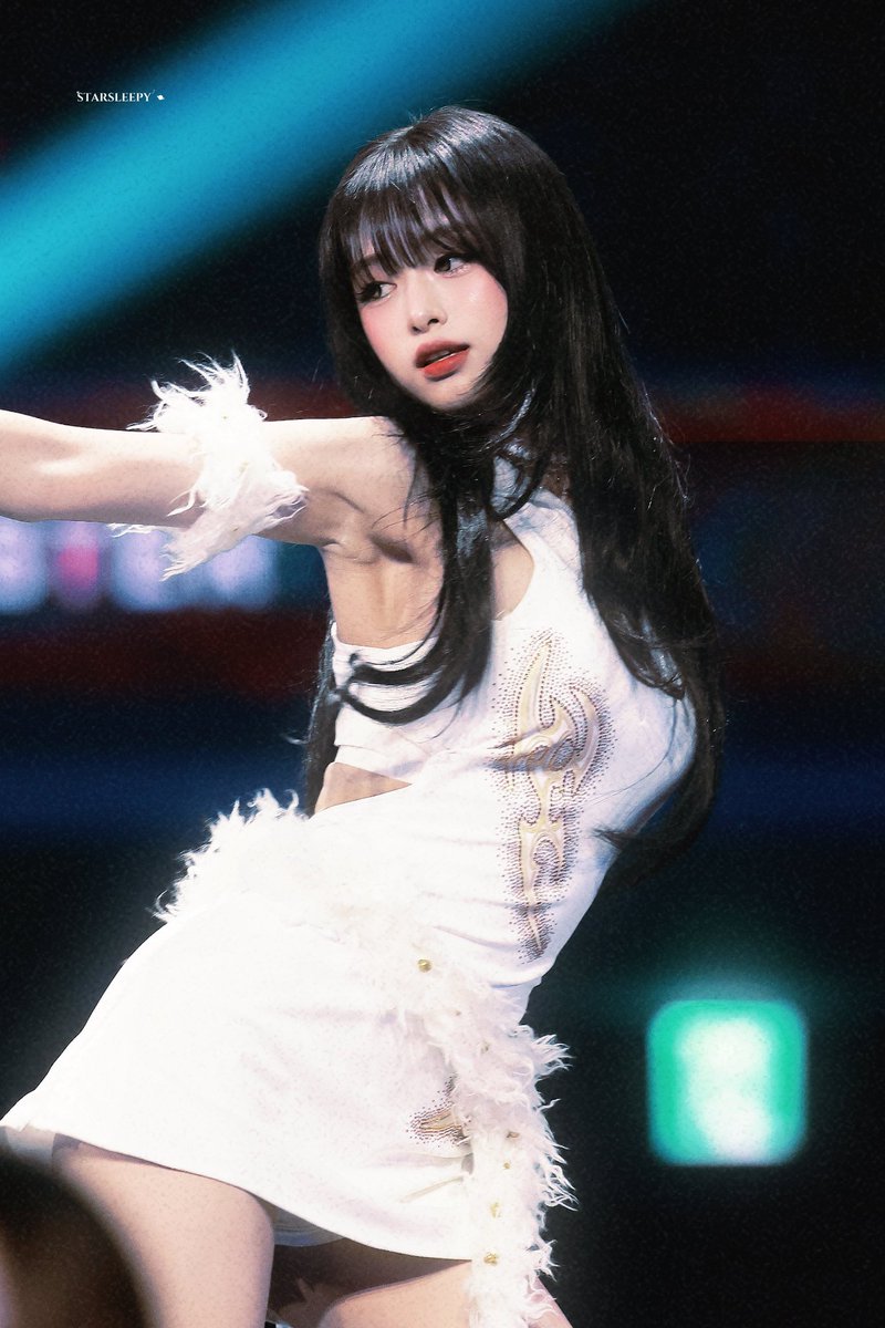 ahyeonpicture's tweet photo. she looks so majestic ⋆☆˖⋆ https://t.co/rwIYPYJgu6