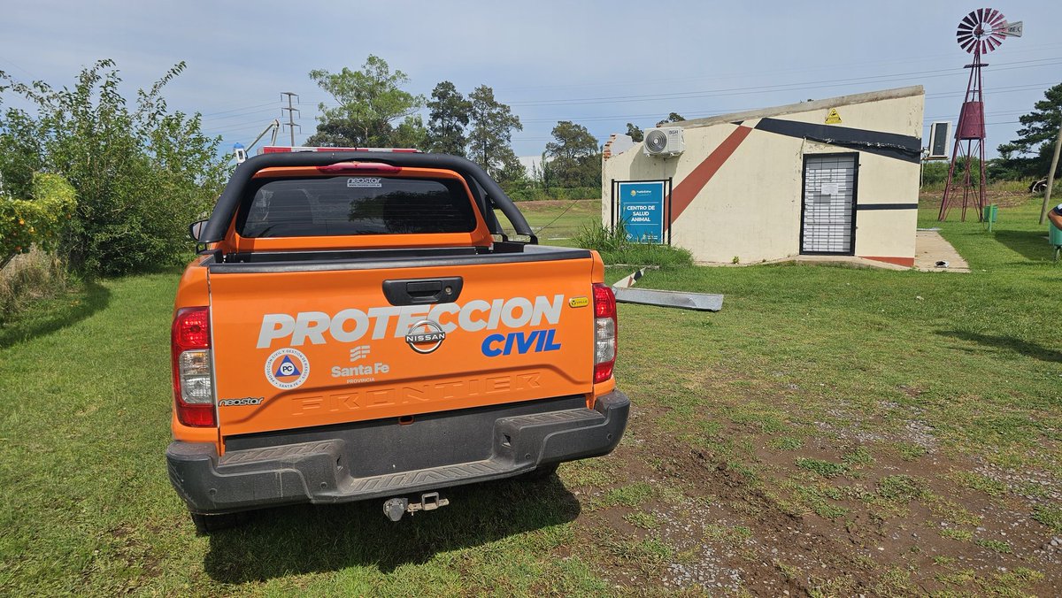 Desde Protección Civil del <a href="/GobSantaFe/">Gobierno de Santa Fe</a> recorrimos localidades del Area Metropolitana Rosario durante la noche del 24, madrugada y mañana del 25, acompañando a autoridades locales y servicios de emergencias por el temporal que afectó la región.