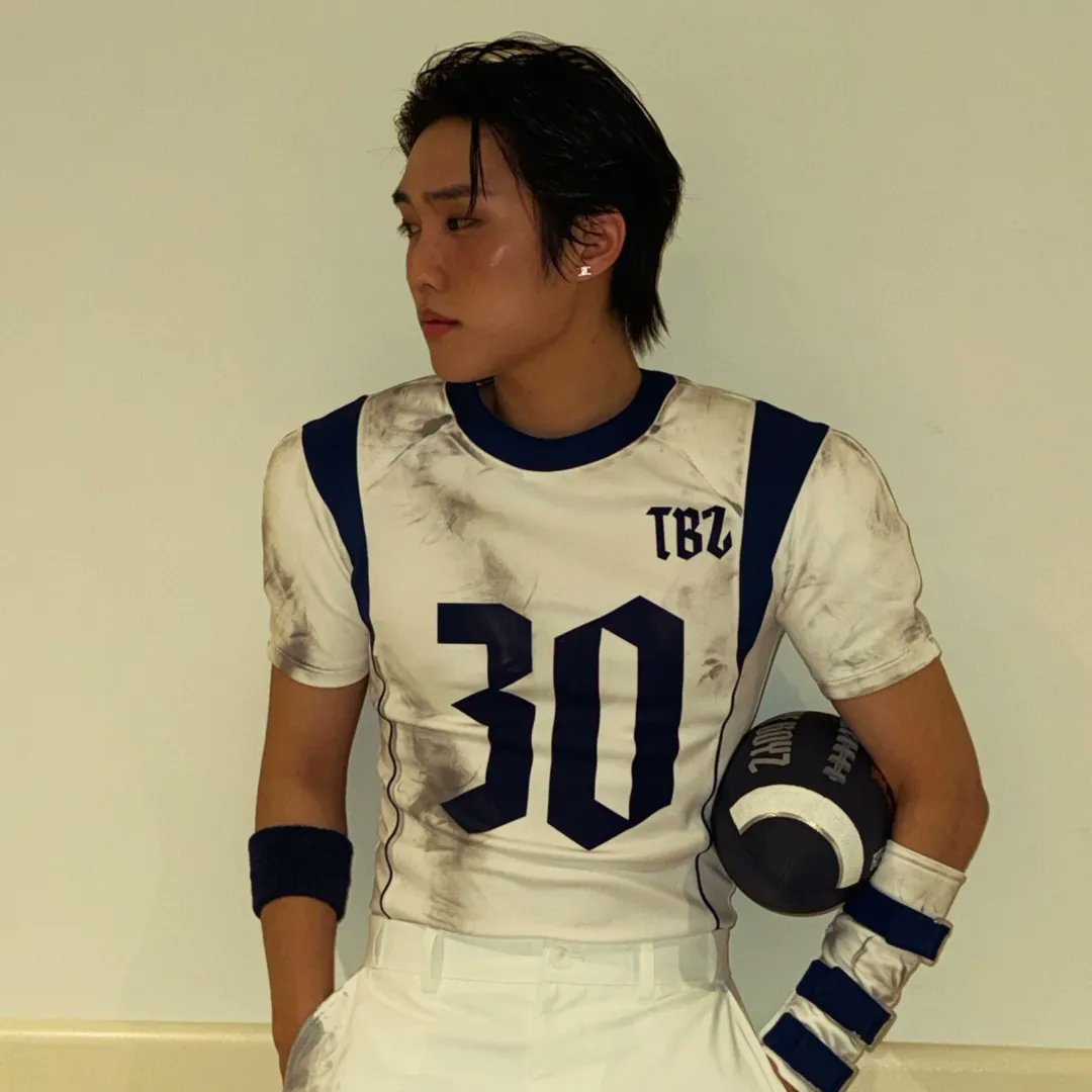joahaejacob's tweet photo. 251225 📸 jakeyjbae instagram post
#제이콥 #JACOB 

🐰 merry christmas🏈 https://t.co/3Vz4JQgQ3a