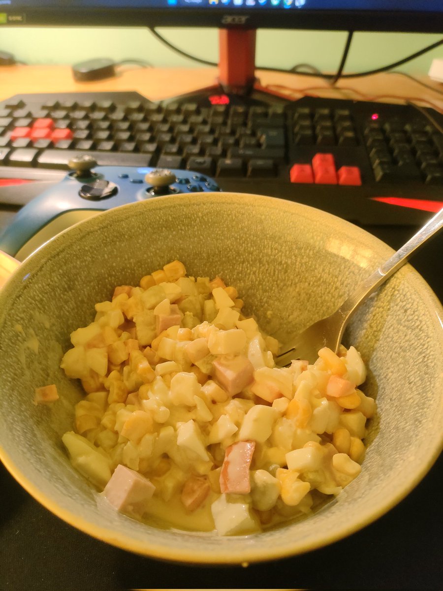 yonabeef's tweet image. Перше олів'є в цьому новорічному сезоні done 💅🐀