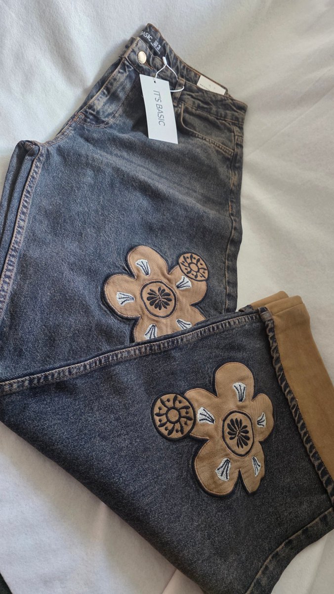 I made a promise to myself that I’d bring Gemini flower embroidered pants from my country if I found a job here, and here we are. I hope you like them my little bean🩷🥺

<a href="/gemini_ti/">gemini_nt</a> #gemini_nt