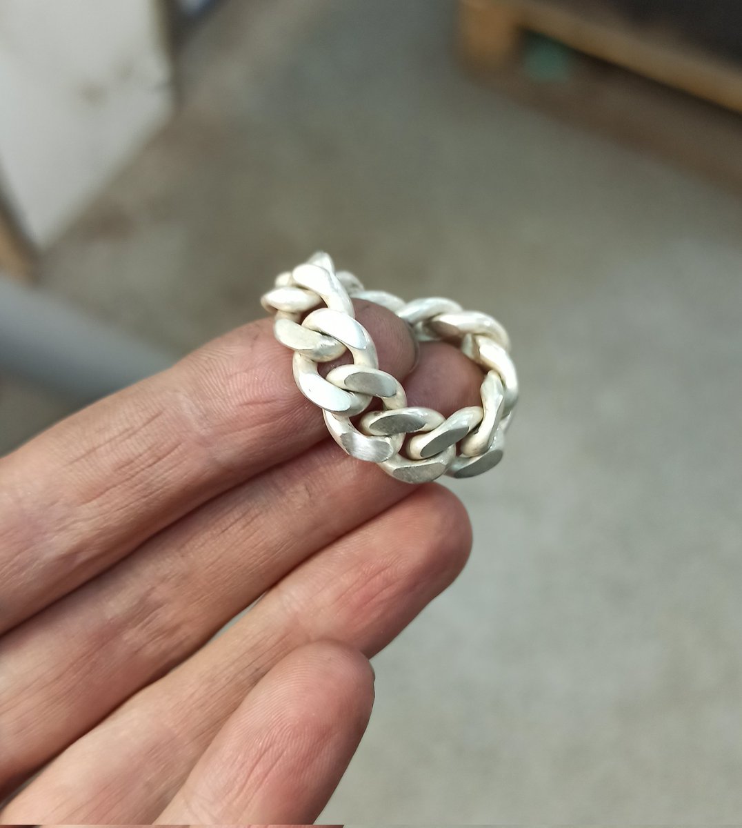 P13501291's tweet photo. #silverjewerly #curb #curb https://t.co/xhCZr3yIi4
