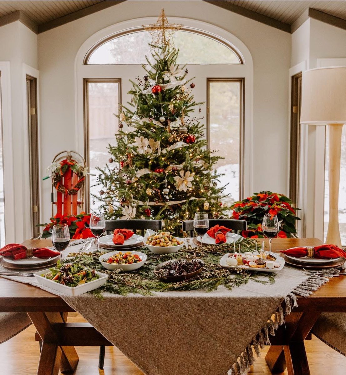 This holiday season, may you find happiness in the little things and joy in the moments shared with loved ones. Merry Christmas to you and yours! Love, D’Amico Hospitality 🥂