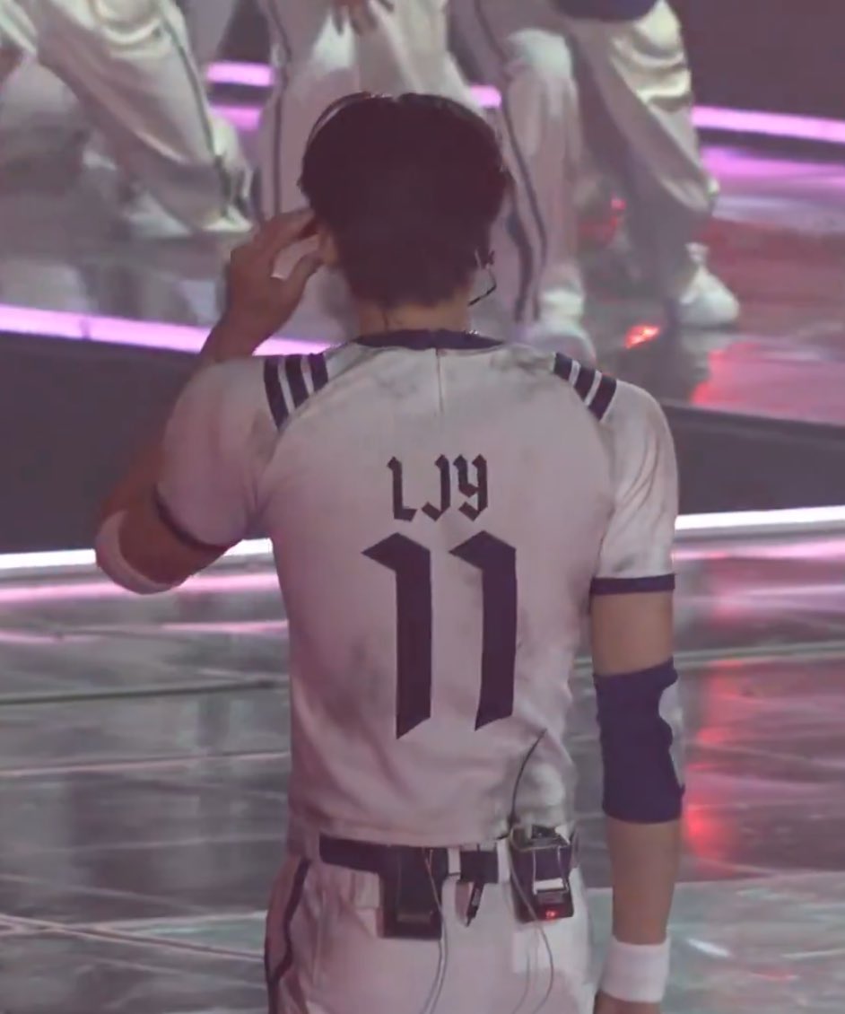 gulleungshot's tweet image. 2411존꼴진짜