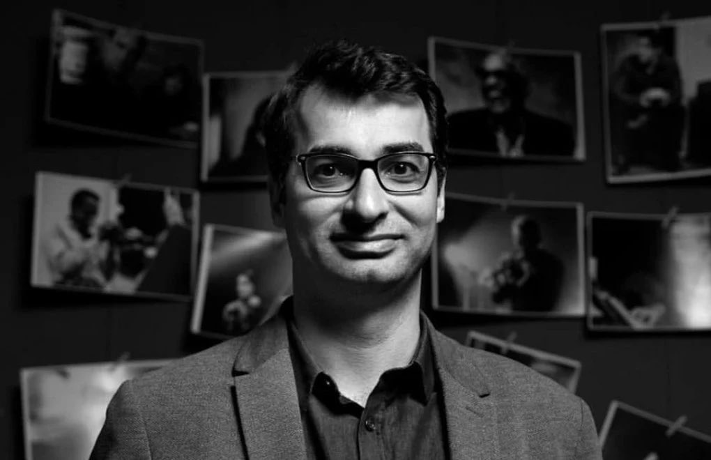 #SONDAKİKA

Gazeteci Barış Terkoğlu gözaltına alındı.