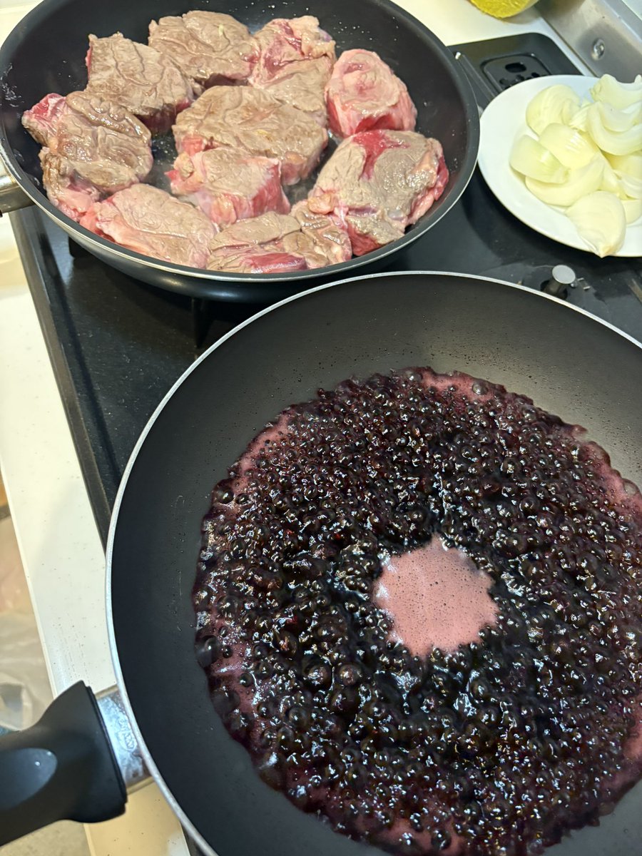 zinzin_dramatic's tweet image. 牛スネ肉の赤ワイン煮込み
4時間半かかった😭✨
うますぎて…馬になったわね(懐かしいな)
happyXmas！！