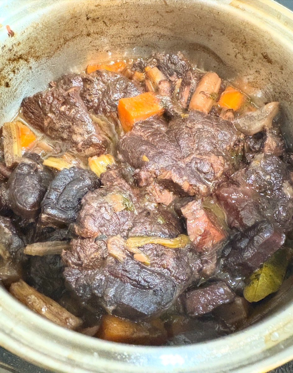 zinzin_dramatic's tweet image. 牛スネ肉の赤ワイン煮込み
4時間半かかった😭✨
うますぎて…馬になったわね(懐かしいな)
happyXmas！！