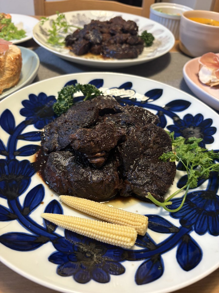 zinzin_dramatic's tweet image. 牛スネ肉の赤ワイン煮込み
4時間半かかった😭✨
うますぎて…馬になったわね(懐かしいな)
happyXmas！！