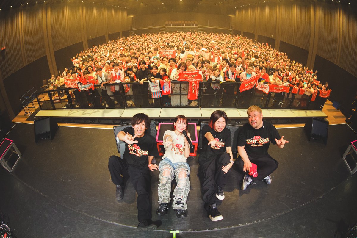 斉藤朱夏 One man Tour
 〈朱演〉〜New Look〜

2公演ありがとうございましたっ
全てがはじめてだったけど
なんだかずっとわくわくしてて
未来に今あたし走ってるんだって
ライブ中にそう強く感じたっ。

ありがとう
あたし、もっと走るよっ。

昼と夜のみんなとの写真📸
 #しゅかライブ