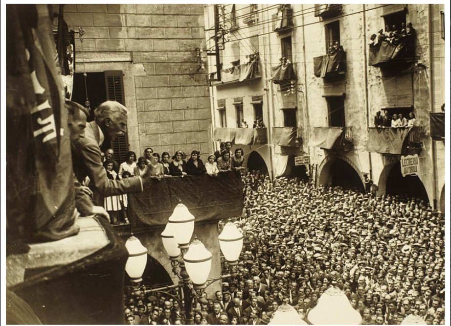 Avui que fa noranta-dos anys de la mort del President Macià, sempre és un bon dia per recuperar aquesta fotografia a la Plaça del Vi de Girona. Passió, il•lusió, República catalana i poble!