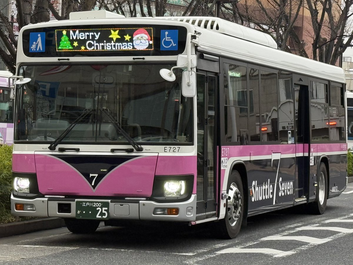 yst738784's tweet photo. なぜか今年はE727のクリスマス幕しか見なかった。
セブンは担当制じゃなかったはずだしたまたま？ https://t.co/kwD1OlIIfv