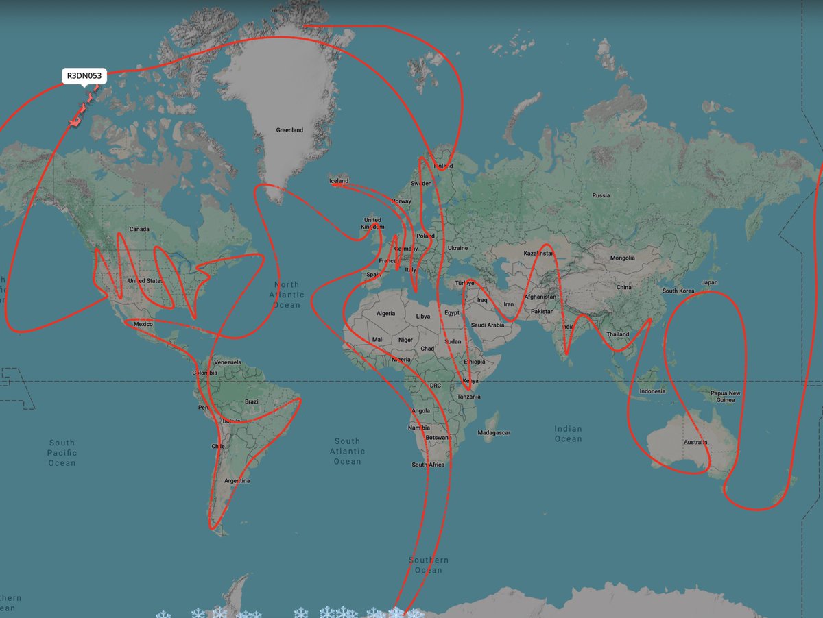 eos40is's tweet image. 世界中の子ども達へプレゼントを再配達なし、置き配したフライトレーダーのサンタクロース。配り終わって空っぽのソリで北極点国際空港へ向かっています。

今年もありがとう🎄
Merry Christmas to you.

🦌🦌🦌🦌🦌
　🦌🦌🦌🦌🛷🎅 ⸝⋆

#SANTA1 #HOHOHO