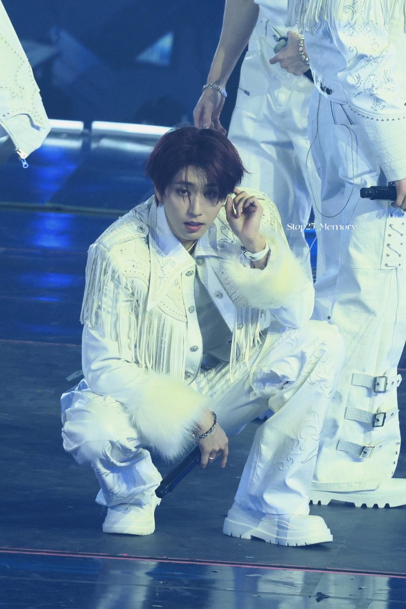 Stop123_Memory's tweet photo. 2025/12/25 SBS

Happy holiday🎄🎄

#HAN #스트레이키즈 #스키즈 #skz
#한 #한지성 https://t.co/N3Mt4Uwz9o