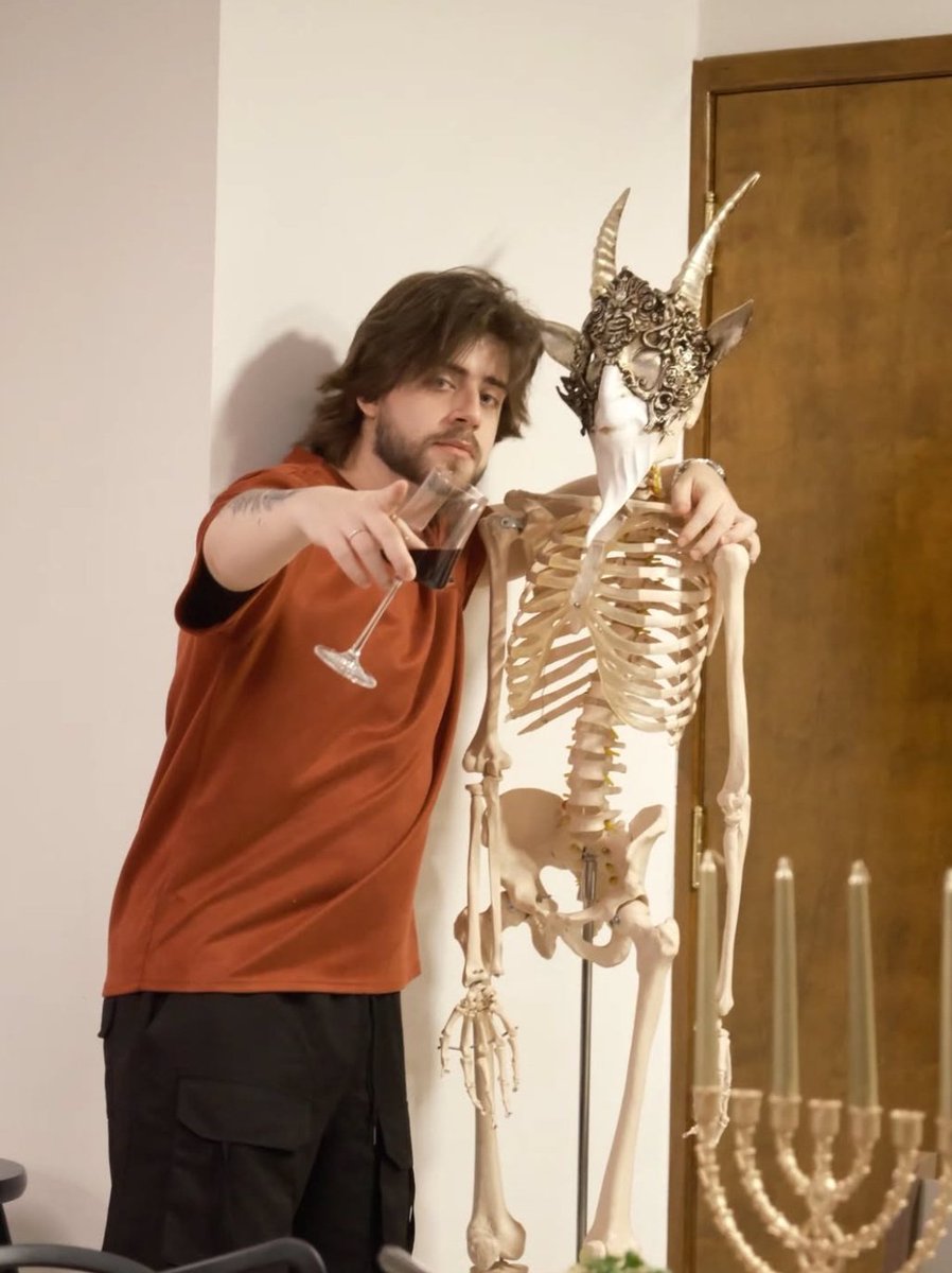 ewozbit's tweet image. gêmeos do mistério estão como 
no natal