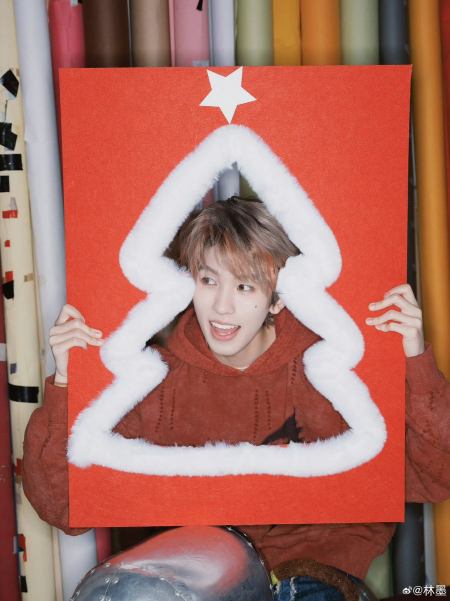 [251225] LinMo Weibo Update!💛

สุข🎄สันต์🎄วัน🎄คริสต์มาส #Momentsของหลินโม่ 

-2-

🔗weibo.com/6108312042/524…

#หลินโม่ #林墨 #LINMO