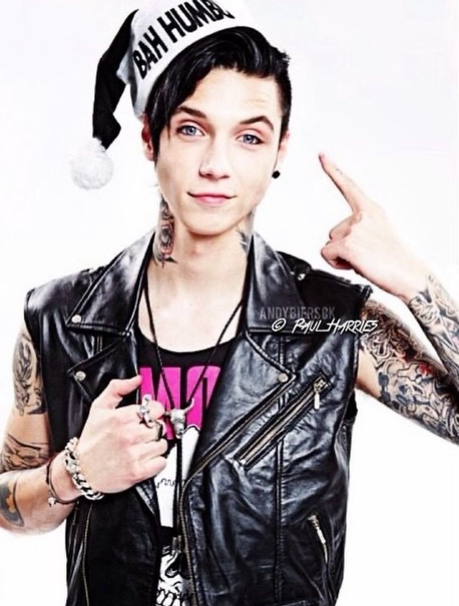 shellielucas's tweet image. Day 359 of posting a photo of Andy on the tl until the end of the year on behalf of @xRebelLoveSong_ 🫶🏻🖤💜
Sure, Merry Christmas. Bah Humbug!