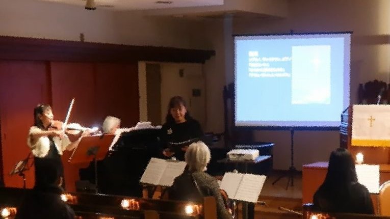 クリスマスイヴ・キャンドルライト・サーヴィス（礼拝式）で、セザール・フランクの『パニス・アンジェリクス』（天使のパン）を聴きました。キャンドルのともし火が音楽に合わせて揺れているみたいでした。