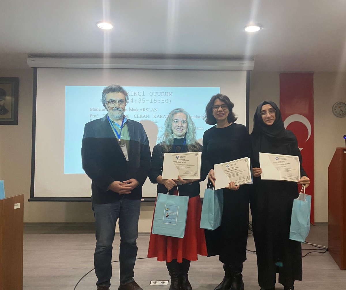 2. oturum sona ermiş ve konuşmacılarımıza teşekkür belgeleri takdim edilmiştir.