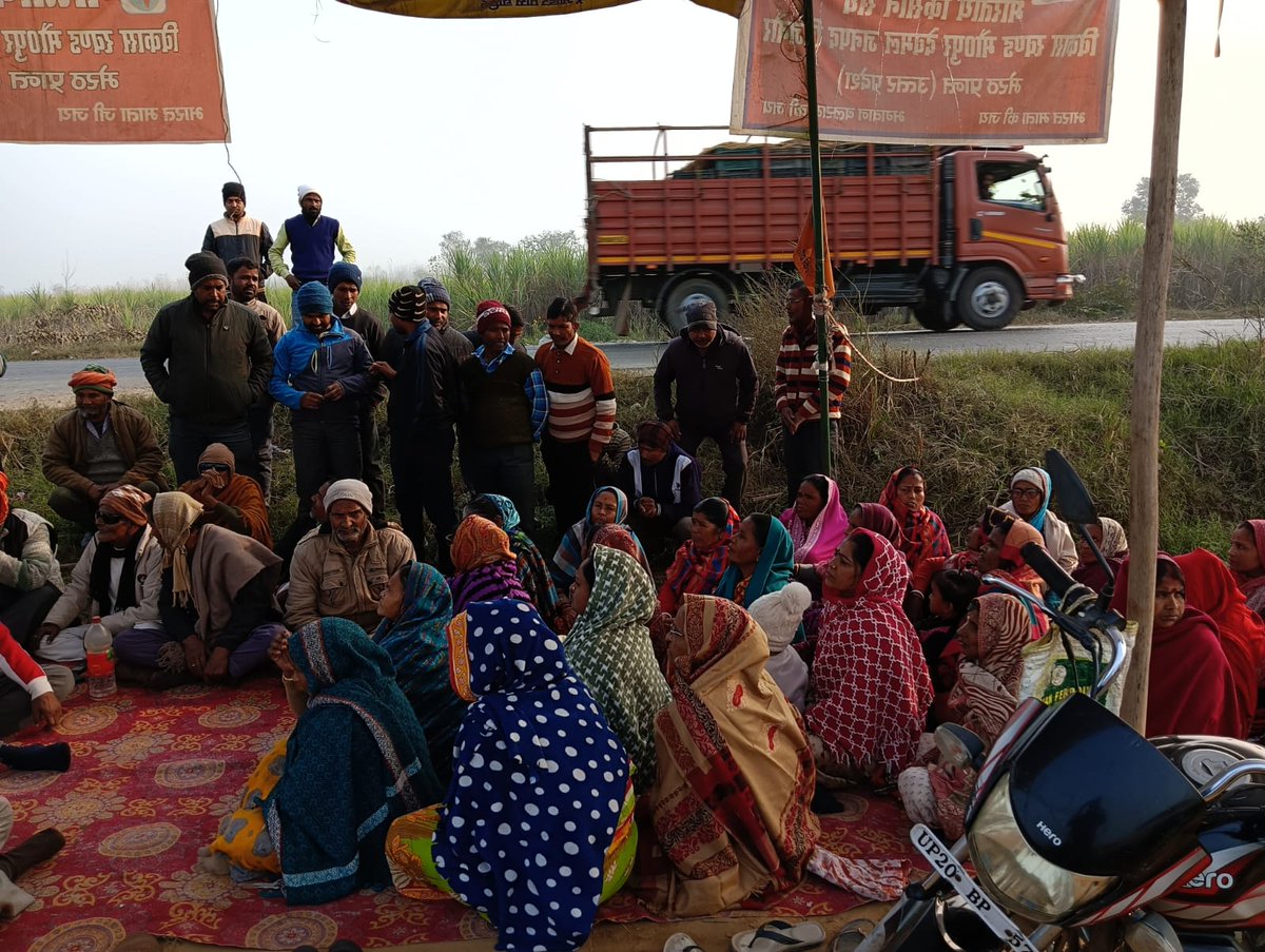 vhp_sunil's tweet photo. गरीबों ( किसानों  ) की भी सुनो
बिजनौर में चल रहा माफियाओं का राज 
हेमराज कॉलोनी स्थित एनएच-119 पर अंडरपास निर्माण की मांग को लेकर ग्राम वासियों एवं भारतीय किसान संघ के पदाधिकारियों का धरना आज लगातार 254 वें दिन भी जारी रहा।
#modi #yogi #SadakParivahan #kisan #किसान_दिवस https://t.co/4fsVAZmWeT