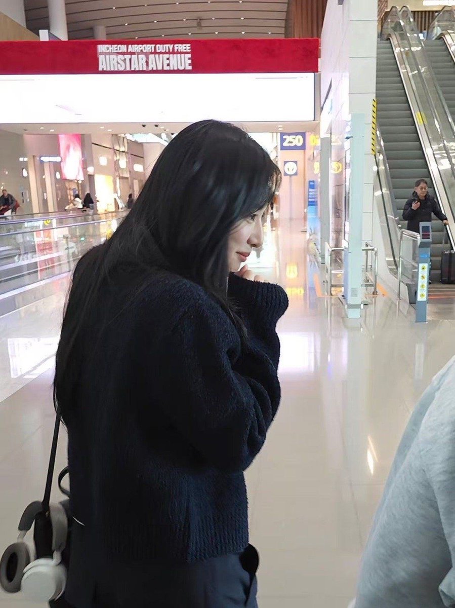 와 진짜 여친같아서 참을 수 없음