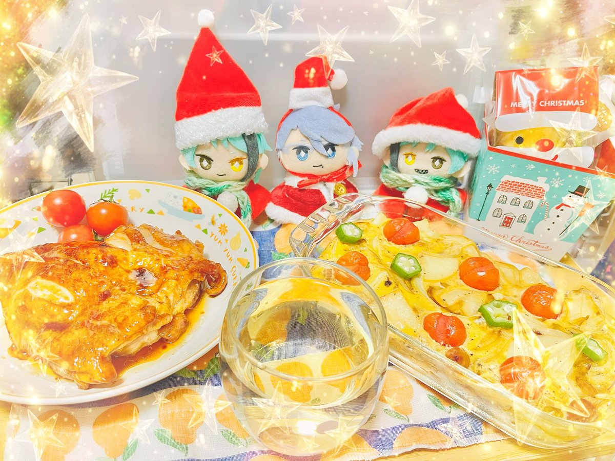 janui_sh's tweet photo. めりーくりますです🙂🎄
さくやはちょっと　がんばった　ぼくたち。
きょうは　ゆっくり　すごしたんです🙂

くりますごはん　じゃがいもほくほく　すぱにっしゅおむれつ🥚　おっきなてりやきちきん🍗
やぬし　やればできるじゃないですか🙂

ぼくたちにも　さんたさんが　きたようです🙂🎅 https://t.co/BmDJHCHQaz