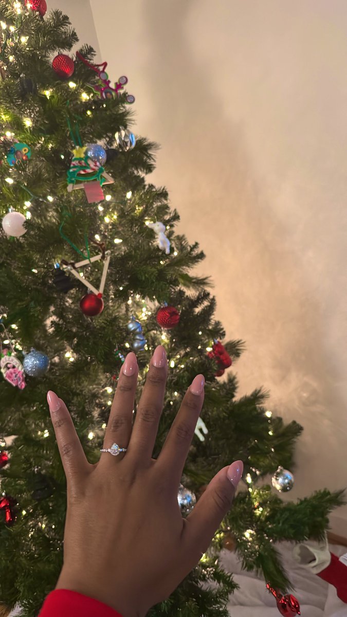 _itsMYAMI's tweet image. I’M A FIANCÉE YALLLLLLL 💍💕🥹