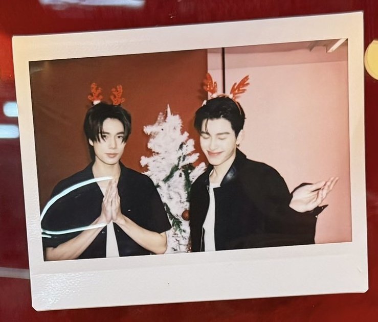 ohmluv_'s tweet image. MY ME AND THEE FAMILY 🤏🏼🥹🥹🤍 

#MeAndTheeSeries #PondPhuwin #WilliamEst #PerthSanta