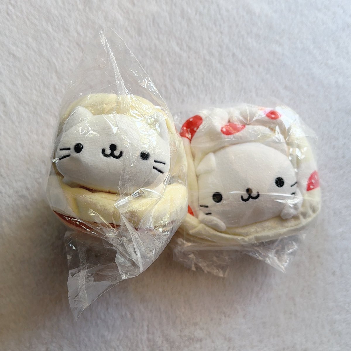 พร้อมส่ง 🍰🐈

♡ตุ๊กตาขนม Nyan Nyan 700
♡กระเป๋าหูรูดNyan Nyan มัดแล้วเป็นเค้ก 500

dm/mention 
#ตลาดนัดsanx 
#strawberyyreadytoship