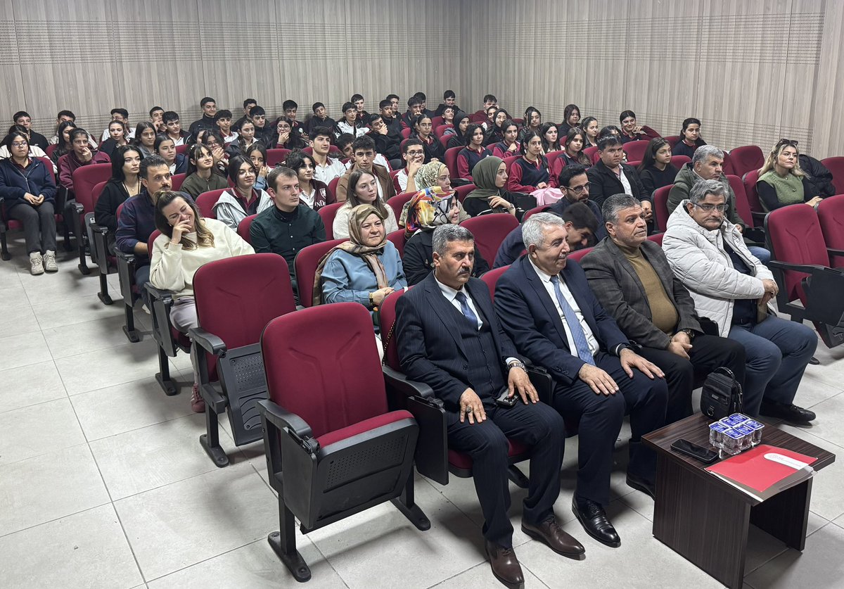 NizipAnadolu's tweet photo. Gazi şehir Gaziantep'imizin düşman işgalinden kurtuluşunun yıl dönümünde, okulumuzda coşkuyla düzenlediğimiz 25 Aralık Gaziantep'in Kurtuluşu programımız. https://t.co/elbyJ1nE7y