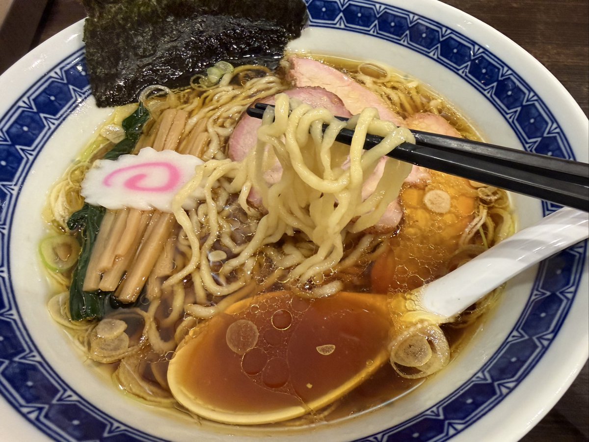 aaabbbddd_vvv's tweet photo. 白河中華そば　えん（福島県郡山市）

中華そば

夜も営業している白河ラーメン店は珍しいのでありがたい👍
美味しかったです😋

#ラーメン https://t.co/htpJ7yVSrI