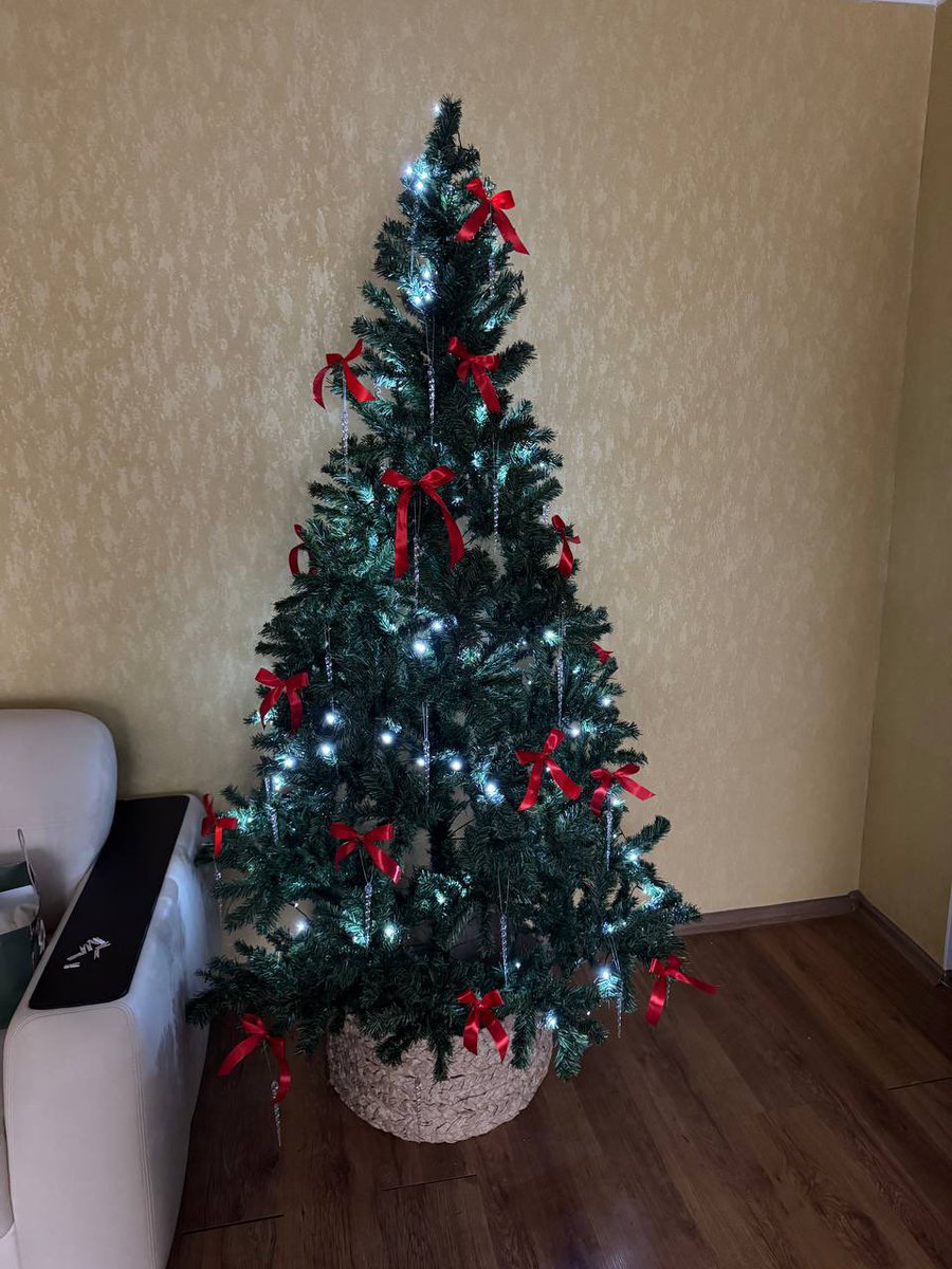 burnsshugar's tweet photo. Корзинку с подружками делали своими руками 
Потом еще карамельки-тросточки повесила ❤️‍🔥 https://t.co/4YkgRVTgVa