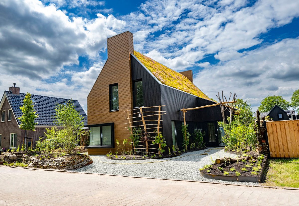 Circulair Friesland

Vanuit Leeuwarden wordt met ­tientallen ketenpartners aan een meerjarig ­uitvoeringsprogramma gewerkt dat een versnelling in circulair denken ­realiseert.

mebest.nl/2025/12/25/cir…