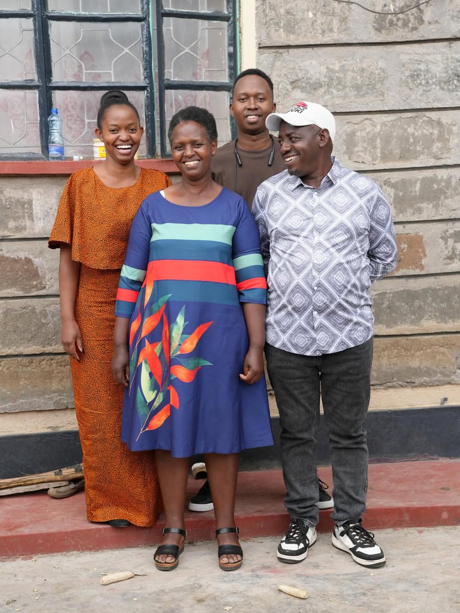 miss_kiambuthi's tweet photo. From my family to yours, Merry Christmas 🎄❤️ https://t.co/DYUuuW5zW4