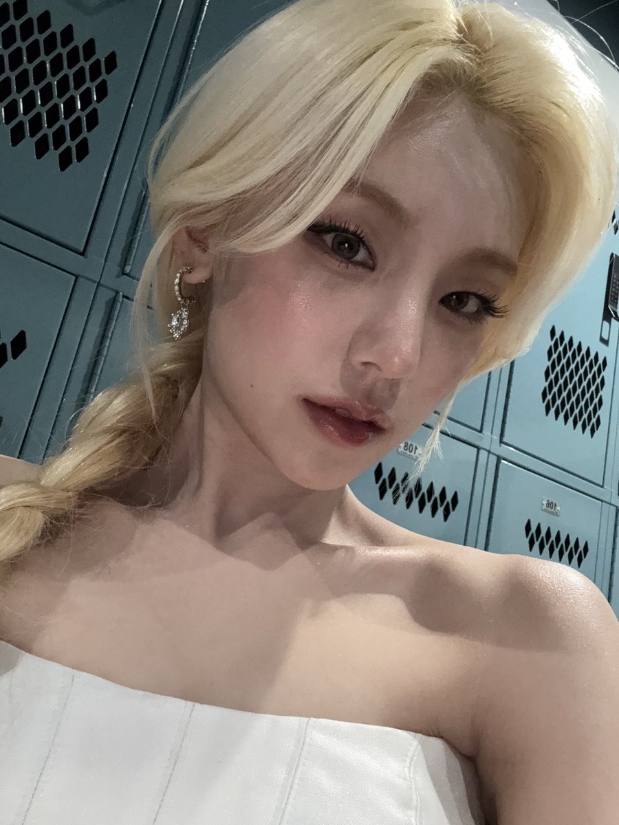yeji bubble 🖤 tweet media