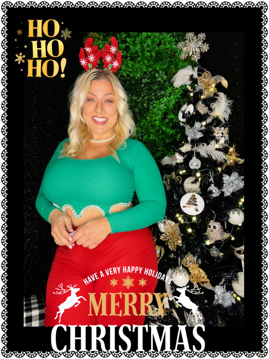 MsRyleeRabbit's tweet photo. Merry Christmas https://t.co/sy1flmOtKm https://t.co/Kn8bEZJZtj