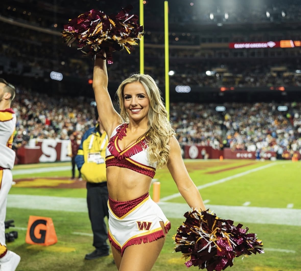 world_athelete's tweet image. Jules Rink - Washington Commanders - Command Force Cheerleaders 
#commandforce #NFL #CowboysVsCommanders #WashingtonCommanders