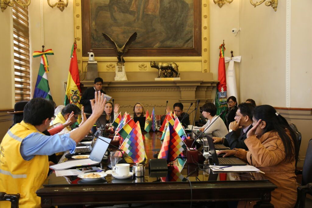 lconectadas's tweet image. #LegislaturasConectadas #BOLIVIA
CONCEJO MUNICIPAL DE LA PAZ

🏛️ El Concejo establece criterios para el traspaso ordenado de la gestión edil
🌐 Mas info acá:
legislaturasconectadas.gob.ar/Prensa/El-Conc…