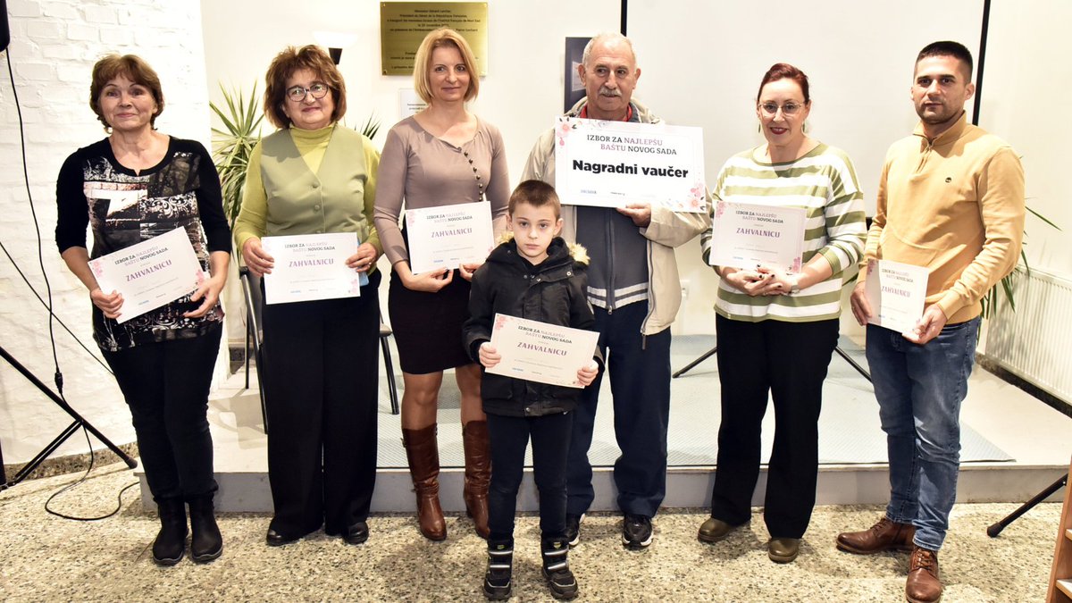 ColorMediaCom's tweet image. Proglašen je pobednik akcije "Najlepša bašta Novog Sada" u @IFsrbija u Novom Sadu. Priznanje je pripalo Janku Đeniću, čija urbana bašta od samo šest kvadratnih metara predstavlja primer održivosti, zajedništva i brige o životnoj sredini. 
Foto-galerija: shorturl.at/DM7EU