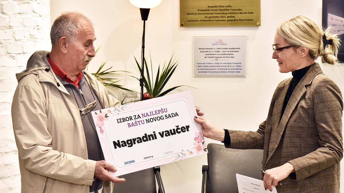 ColorMediaCom's tweet image. Proglašen je pobednik akcije "Najlepša bašta Novog Sada" u @IFsrbija u Novom Sadu. Priznanje je pripalo Janku Đeniću, čija urbana bašta od samo šest kvadratnih metara predstavlja primer održivosti, zajedništva i brige o životnoj sredini. 
Foto-galerija: shorturl.at/DM7EU