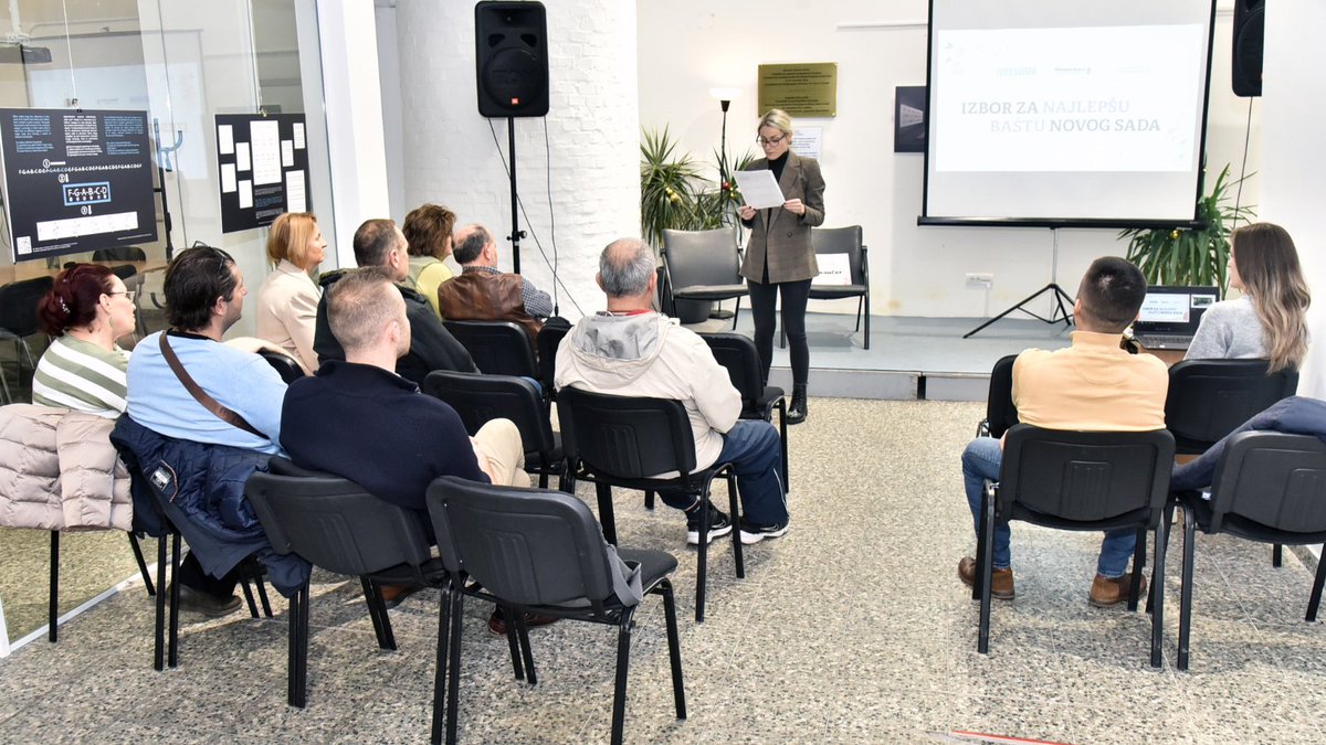 ColorMediaCom's tweet image. Proglašen je pobednik akcije "Najlepša bašta Novog Sada" u @IFsrbija u Novom Sadu. Priznanje je pripalo Janku Đeniću, čija urbana bašta od samo šest kvadratnih metara predstavlja primer održivosti, zajedništva i brige o životnoj sredini. 
Foto-galerija: shorturl.at/DM7EU