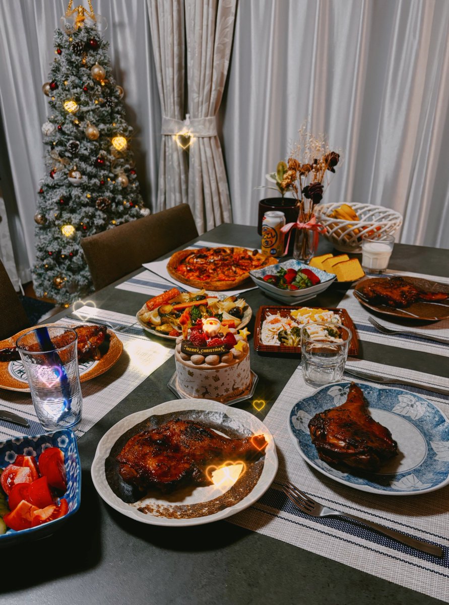 PuriPuddingGirl's tweet photo. メリークリスマス❤️
Babies first Christmas 👶🏻 
This has been the best year of my life 🥹
I’m so lucky to have such a loving family 
Thanks  to ロピア for the dinner haha https://t.co/VXpuUlj0hn