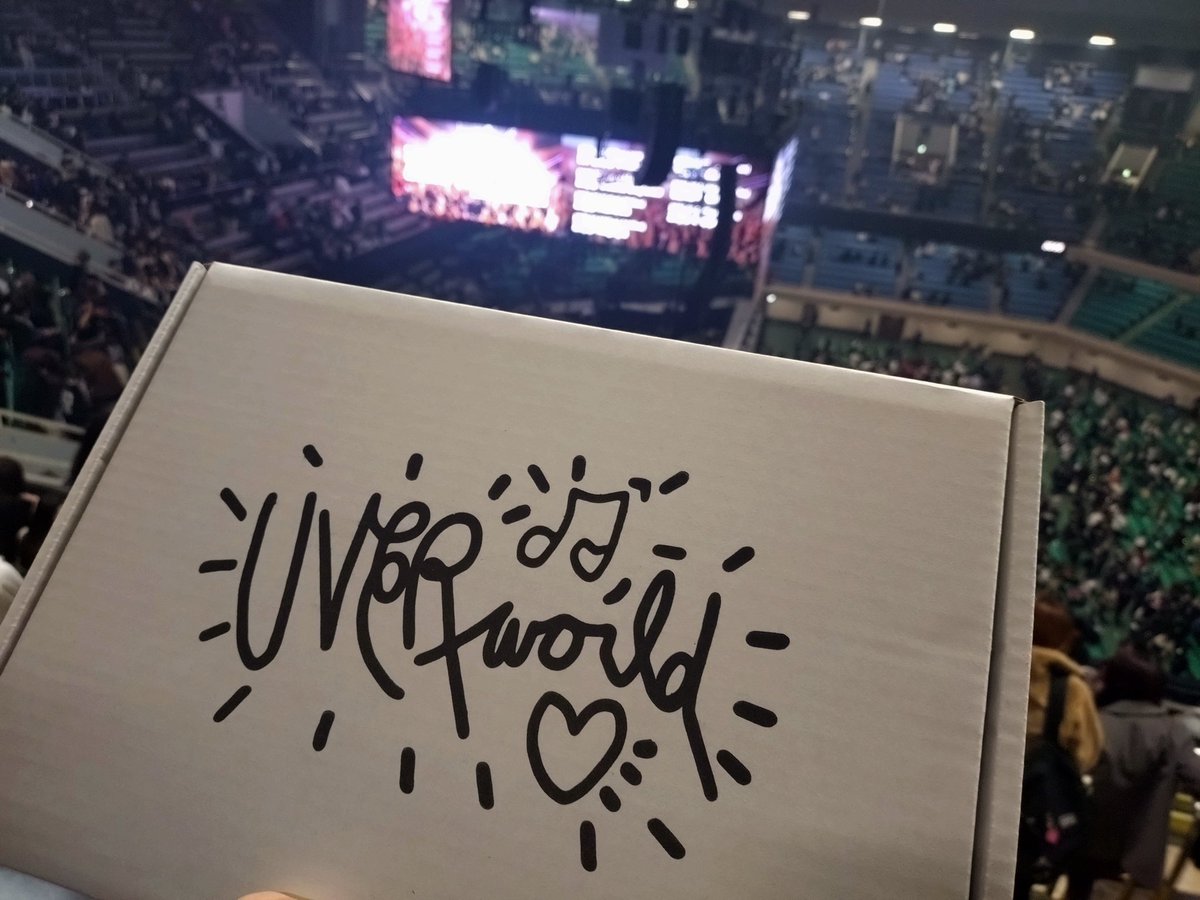mi_526's tweet photo. UVERworld！！Xmas！！本当に！！！！！よかった！！！！！！！！！！！
51%も白昼夢も聴けて嬉しかった！！！激動もシャカビーチも！energyも神集めも！！！HOME微熱39℃も！新曲かっこよかった！！！！！
私にとっての神セトリ🥲🥲🥲 https://t.co/NBoZXJsDob