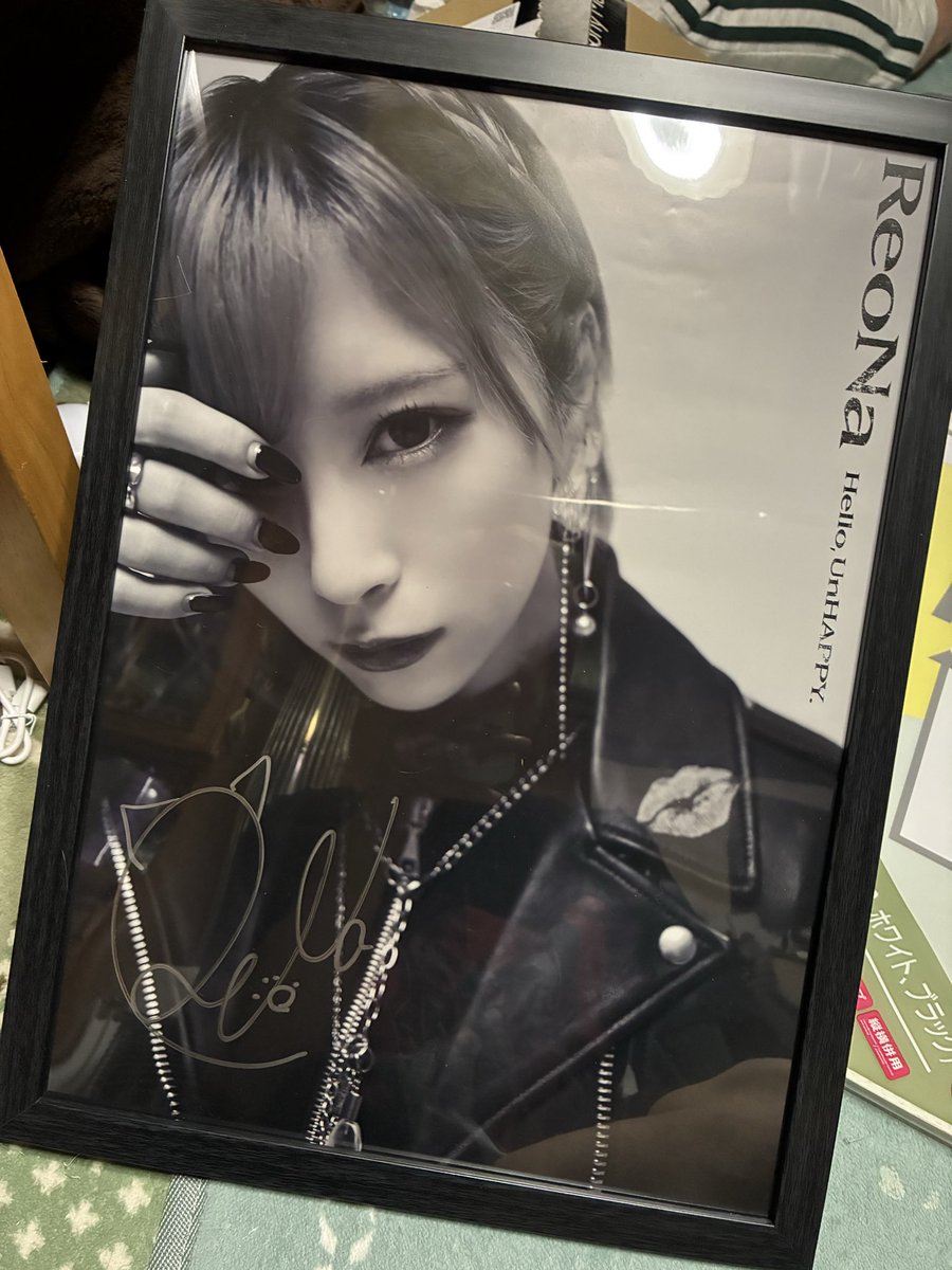 ReoNa 2025年カレンダー サイン＋額縁 ReoNa 2025年カレンダー 直筆サイン付き - メルカリ