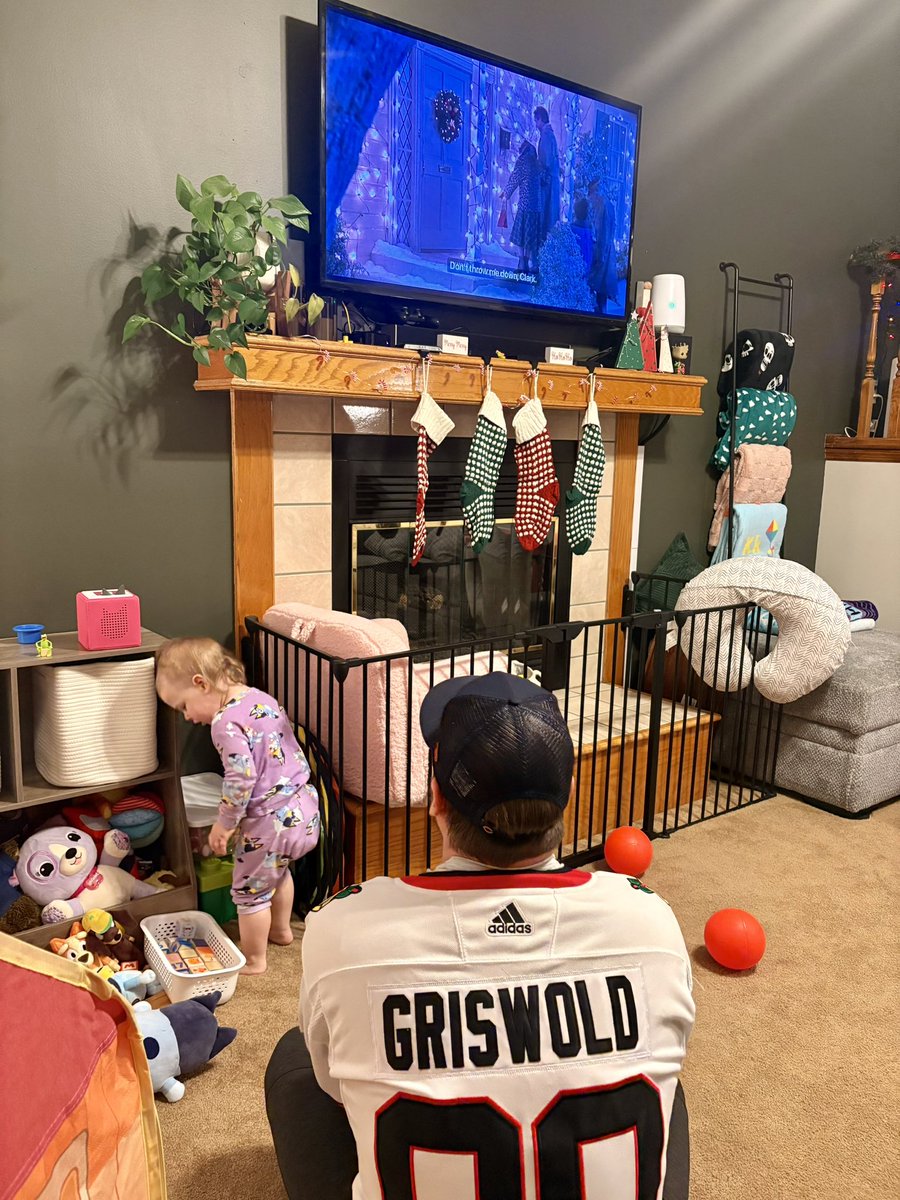 BWunderlich43's tweet photo. Merry Christmas to everyone, except the Red Wings, Brewers and the Packers! https://t.co/ieUVDUWCIy