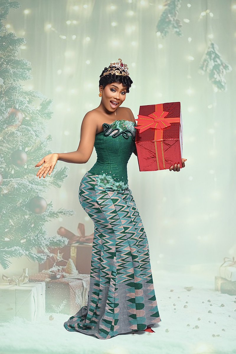 adesaprodltd's tweet photo. Merry Christmas and a Happy New Year from our #GMB2025 Queen 😍❤️🥹 @queenetornam_gmb2025 .

#adesaproductions #christmas #25thdecember https://t.co/Tayi3TYZMW