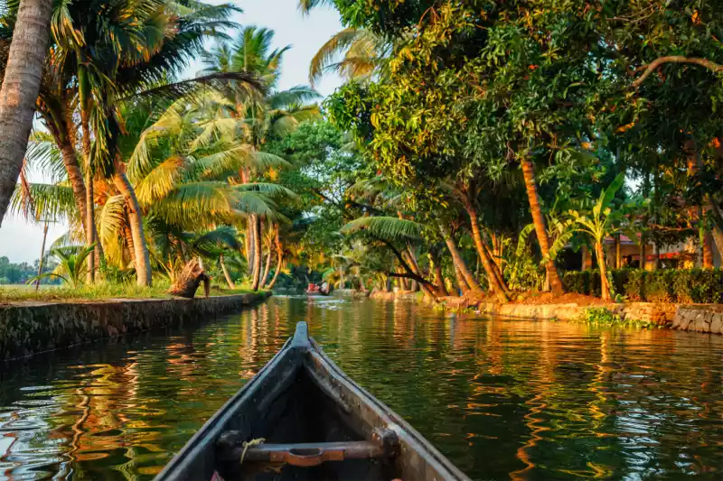BigJoe470's tweet photo. People who want to highlight the worst aspects of India often share videos and photos of certain areas while overlooking the breathtaking beauty of the south, which truly resembles paradise on earth. Have you seen how dirty some parts of cities like New York or Paris can get? https://t.co/XCJGSHdTG6