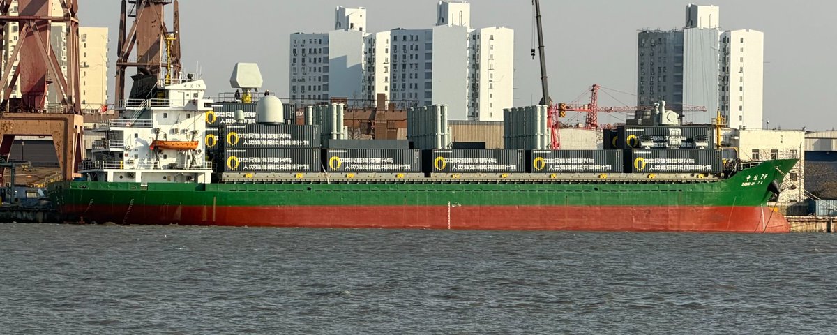 New Chinese PLAN shenanigan dropped on Christmas day.
A new wartime conversion concept based on an oil tanker. 

The equipment appears to be based only on containerised equipment. More precisely:
- 12 containers of 4 vls each
- 1 radar
- 2 (?) SATCOM
- 1 ciws
- 2 (?) decoys