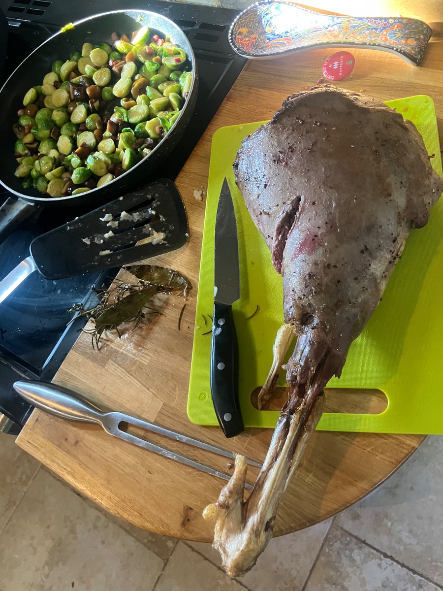 wasserhouse's tweet image. Roast haunch of venison shot, skinned and butchered by these fair hands. Merry Christmas all. Cheers